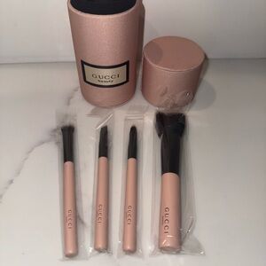New Gucci Beauty case and brush set
